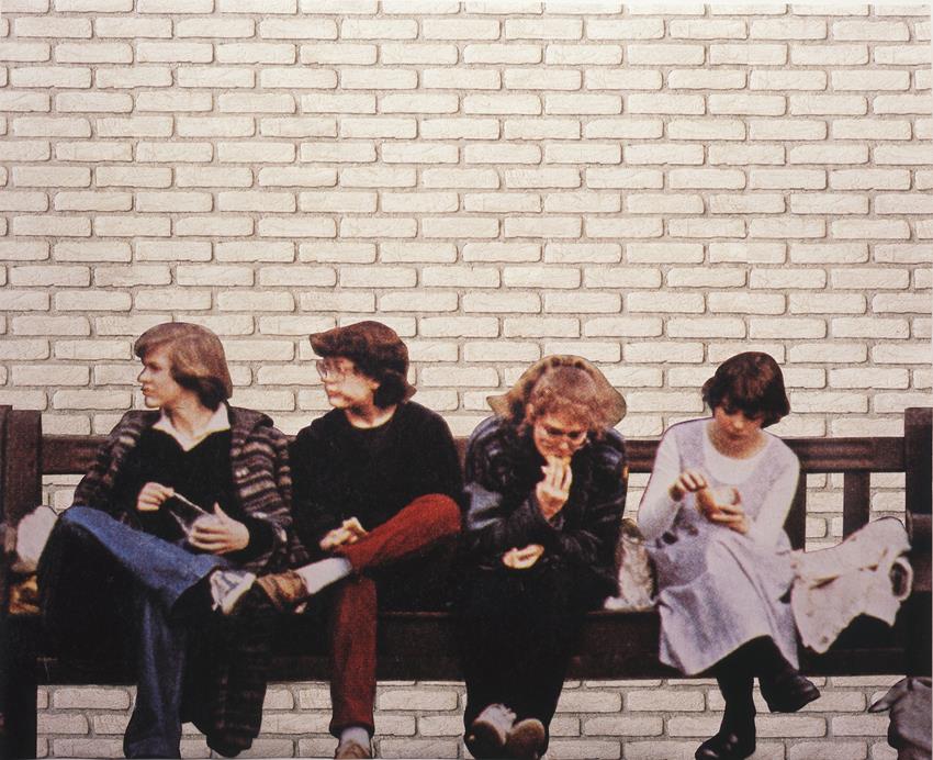 Lucy McKenzie, Untitled, 2004, fotografie op behang, 200 x 243 cm 